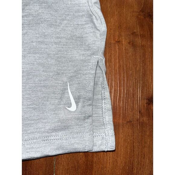 Nike Dri-Fit Women's Grey Cropped Hoodie Size XL - Picture 3 of 9